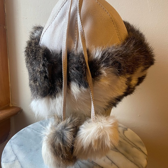 Vintage rabbit fur hat with fur Pom Poms - Picture 4 of 7
